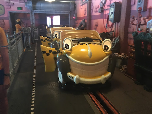Lenny The Cab Roger Rabbit's Car Toon Spin Ride Vehicle Disneyland