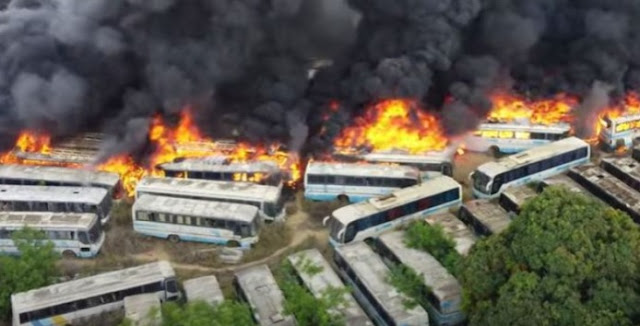 85 ônibus são destruídos em incêndio de grandes proporções na BR-116, em Vitória da Conquista 