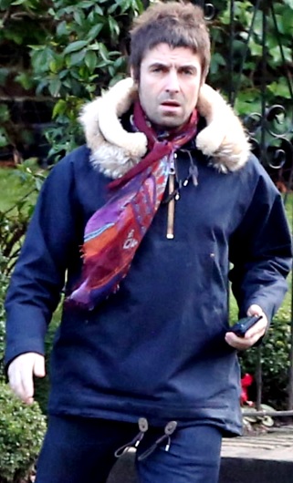 Foto de Liam Gallagher por un parque