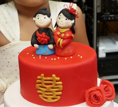 themed wedding cake and