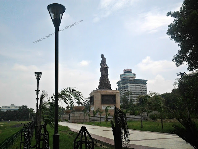 Gandhi statue in gandhi maidan