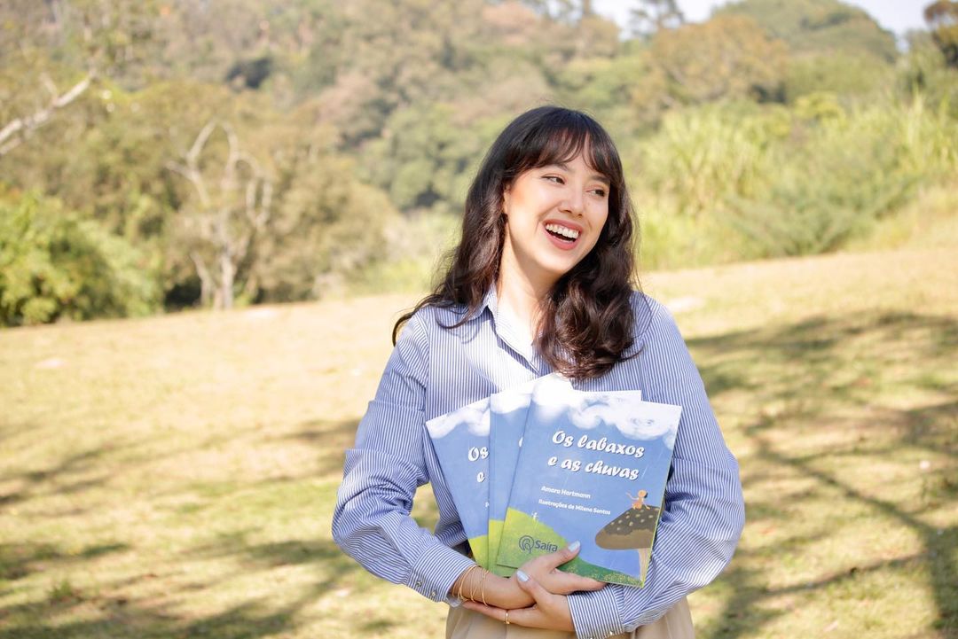 Amara Hartmann retrata com delicadeza livro infantil sobre famílias que sofrem pela chuva 