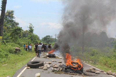 Gorkhaland: Protesters attack minister’s car, vandalise buildings; award wapsi begins