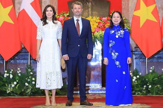 Crown Princess Mary wore a Berry white lace neck-tie dress by Temperley London. Prada pointed toe beige leather pumps