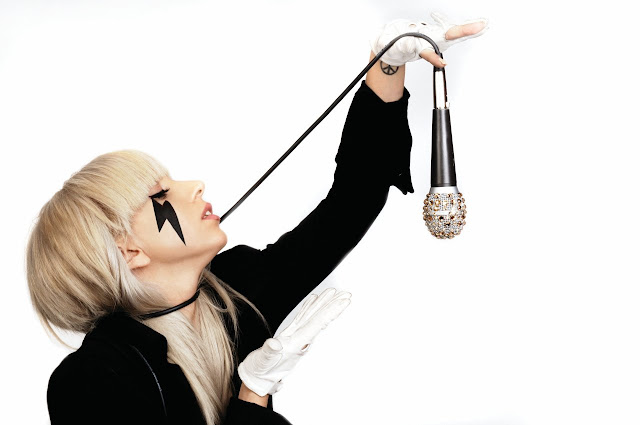  Lady Gaga microphone 