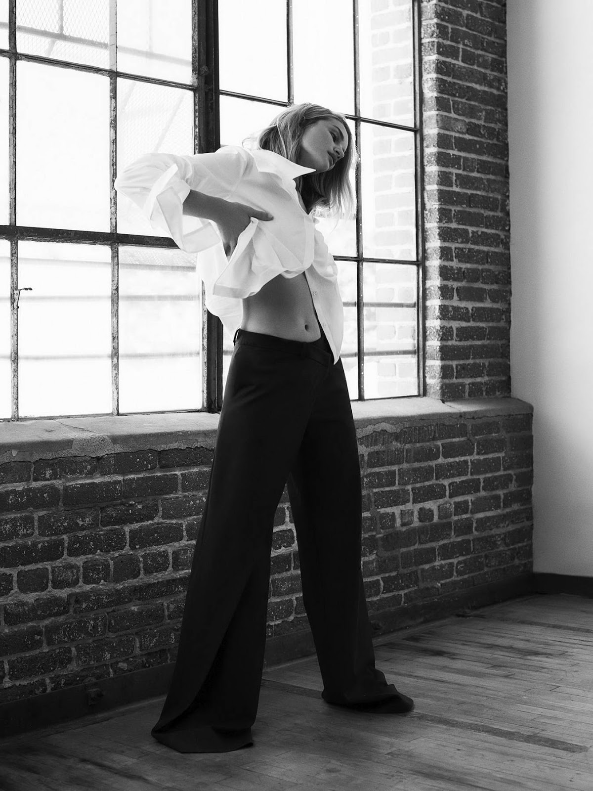 Rosie Huntington-Whiteley sexy fashion model magazine photo