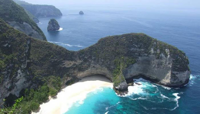 Pantai Atuh Surga Tersembunyi Di Nusa Penida  