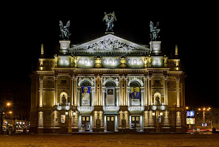 Nightshot of a National Opera's building