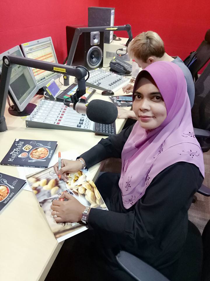 KEK KUKUS COKLAT LEMBAB, MUDAH DAN MENJADI  Fiza's Cooking