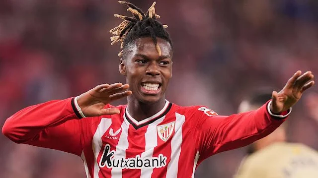 Le feuilleton Nico Williams continue de faire parler de lui. Alors que l'Athletic Bilbao souhaitait verrouiller son avenir en augmentant sa clause libératoire, l'ailier espagnol semble déterminé à rejoindre le FC Barcelone. Lié à l'Athletic Bilbao jusqu'en 2027, Nico Williams dispose d'une clause libératoire fixée à 58 millions d'euros. Un montant que le FC Barcelone pourrait aisément s'acquitter, d'autant plus que le joueur semble favorable à un transfert en Catalogne. Un refus clair de prolonger  Le Barça peut se réjouir : Nico Williams n'a aucune intention de prolonger son contrat avec l'Athletic Bilbao, malgré les propositions du club basque. Cette décision est motivée par son désir de rejoindre le FC Barcelone, un club qu'il admire depuis son enfance. En refusant d'augmenter sa clause libératoire, le joueur facilite ainsi son départ potentiel vers la Catalogne. Les prochaines semaines s'annoncent décisives  Les prochaines semaines devraient être déterminantes pour l'avenir de Nico Williams. Le FC Barcelone va-t-il concrétiser son intérêt en formulant une offre officielle ? L'Athletic Bilbao va-t-il tenter de retenir son joueur ? Les réponses à ces questions devraient bientôt tomber. Le feuilleton Nico Williams est loin d'être terminé. Le joueur semble déterminé à rejoindre le FC Barcelone, mais l'Athletic Bilbao ne lâche rien. Les prochains mois s'annoncent passionnants pour les supporters des deux clubs.