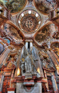 Altar Mor da Igreja de São Nicolau em Praga