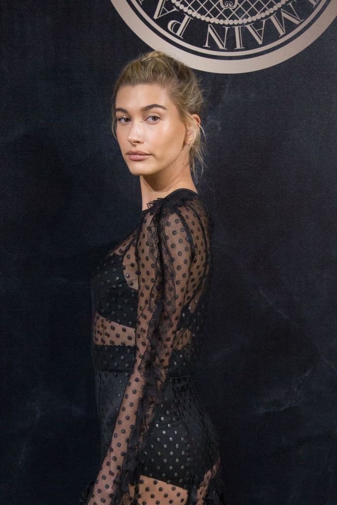 Hailey Baldwin red carpet fashion dress photo