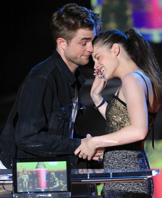 is kristen stewart and robert pattinson married in real life. Kristen Stewart and Robert