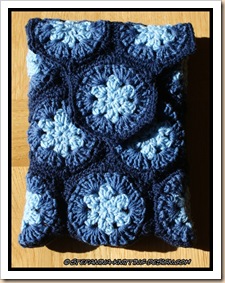 Pochette bleue - granny hexagon