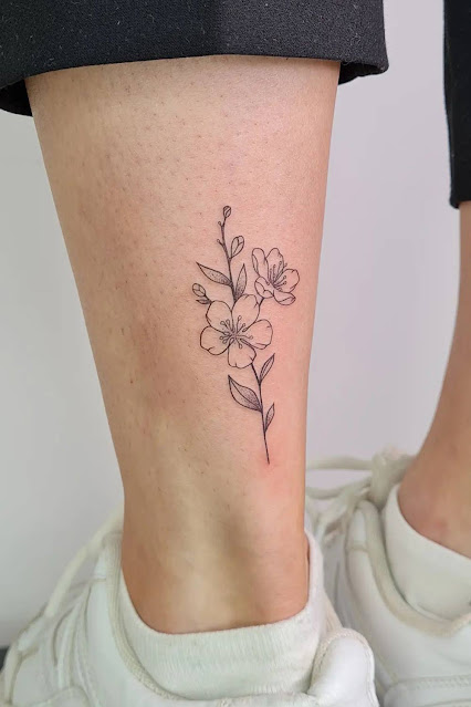 Mini tatuagens femininas delicadas de flores - 95 fotos e modelos