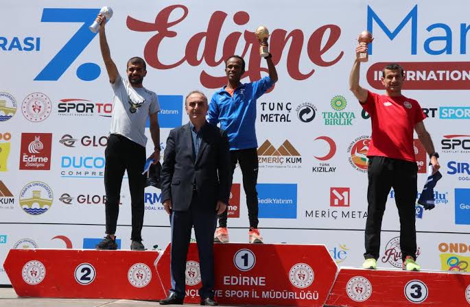 7. Uluslararası Edirne Maratonu'nda dereceye giren sporculara ödülleri verildi
