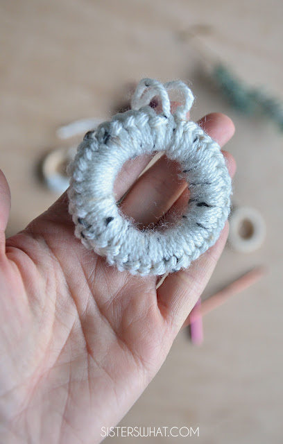 how to crochet around a ring mini wreat