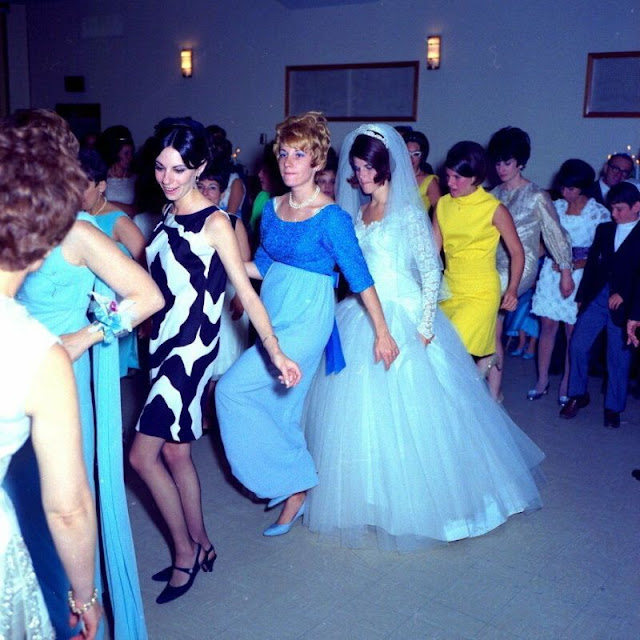 35 Fabulous Photos Show What Brides Looked Like in the 1960s ~ Vintage ...