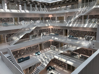 ドイツの美しい図書館・コロナ禍の様子〜Stadtbibliothek Stuttgart/シュトゥットガルト市立図書館〜