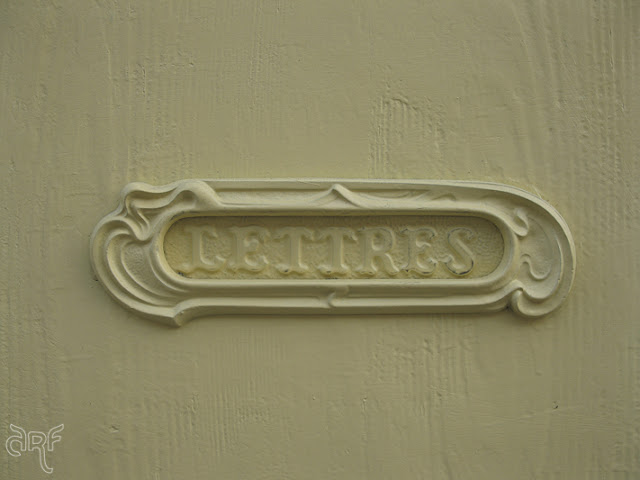 French yellow letterbox