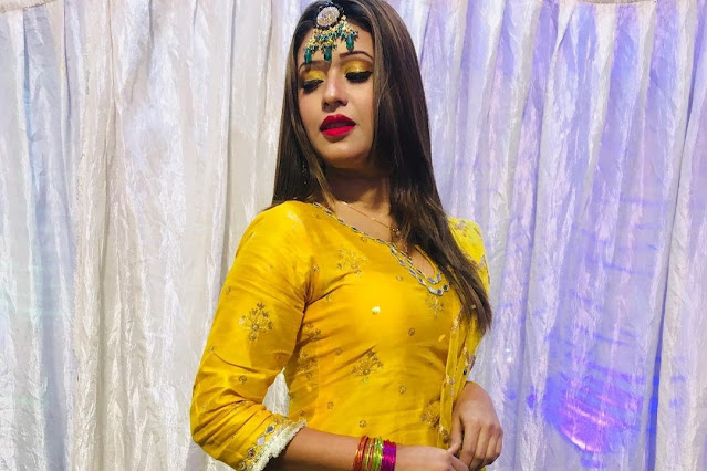 Pakistani Girl Wearing Beatiful Mehndi Dress | TheInstaPoint | #MehndiDressPakistani Girl Wearing Beatiful Mehndi Dress | TheInstaPoint | #MehndiDress