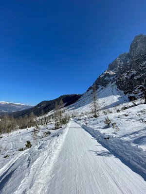 Rifugio Tre Scarperi Dreischusterhütte discesa con slittino