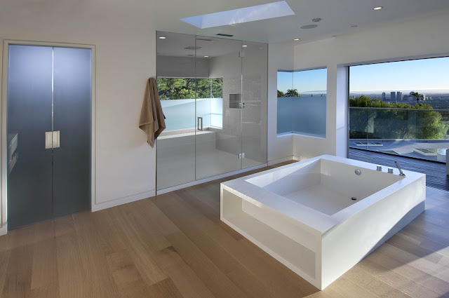 Picture of large modern bathroom