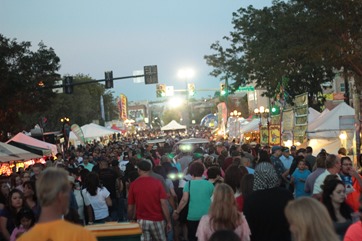 Crowds at the 2015 Pueblo Chile Fest