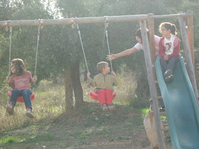 los olivares ,camino ,pantano de Pena, Beceite, Beseit, niños, familia