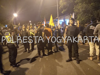 Polresta Yogyakarta Amankan Lampah Budaya Mubeng Beteng Malam 1 Muharram