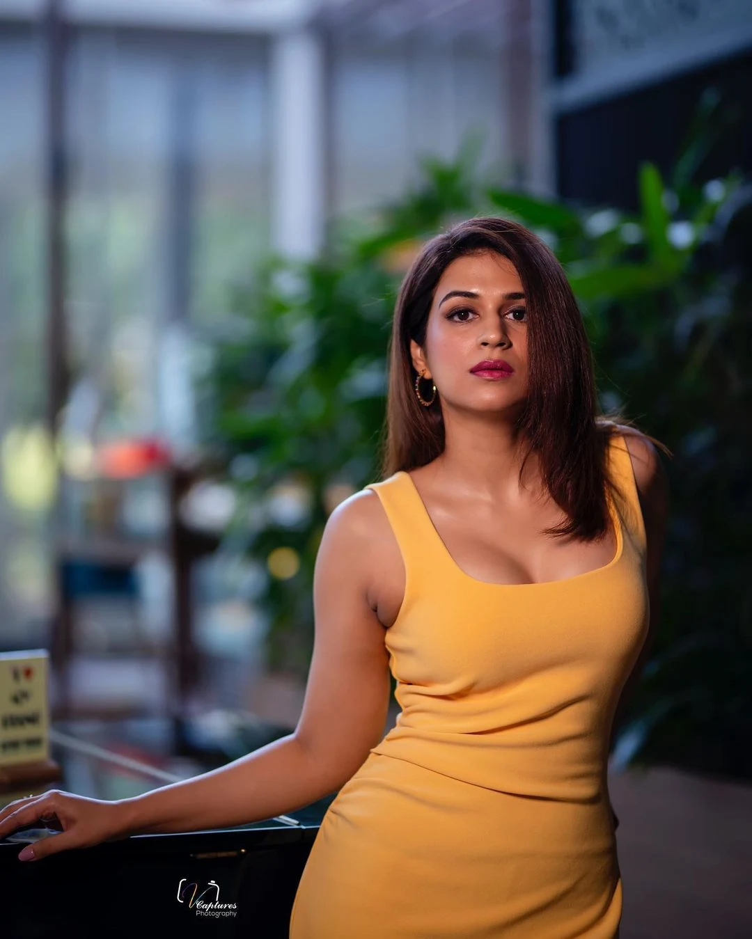 Shraddha Das cleavage yellow dress hot