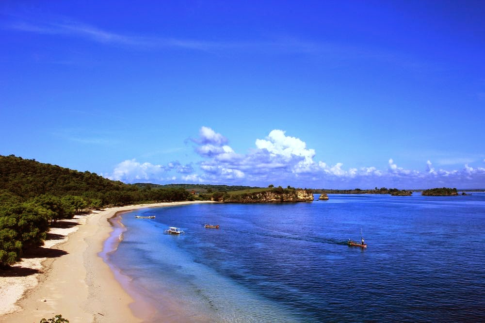 Pantai Pink  Lombok Serpihan Surga yang Jatuh ke Bumi