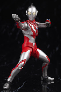 REVIEW SHFiguarts Ultraman Ribut, Bandai