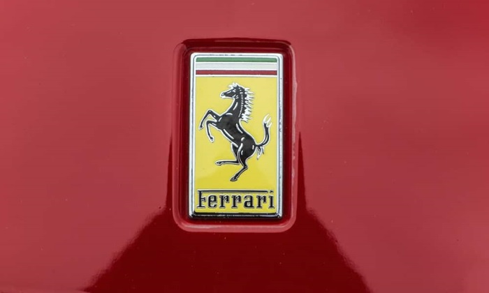Ferrari Inova no Mercado de Carros de Luxo
