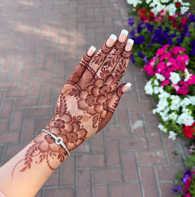 Modern Navratri Mehndi Design