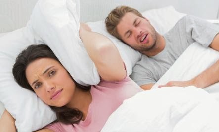 Is Sleeping Separately Good for Your Relationship - man woman snoring - رجل يشخر اثناء النوم