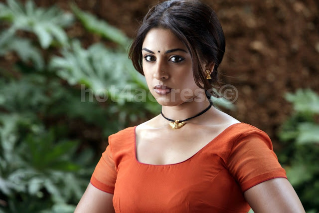 Richa Gangopadhyay Hot Navel