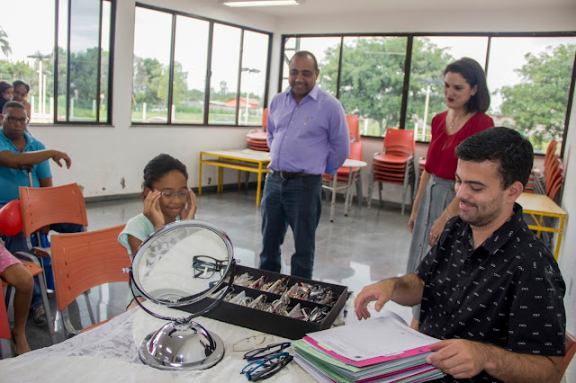 Porto Real reativa projeto que oferece óculos aos moradores