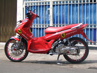 Desain Grafis Motor on Yamaha Nouvo Modifikasi Unik Merah Ferrari   Oto Mamia