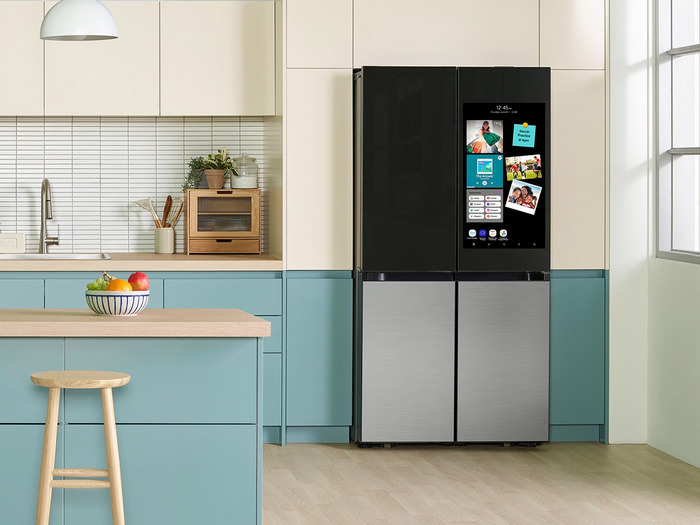 Samsung_Bespoke_Refrigerator_Family_Hub_plus.