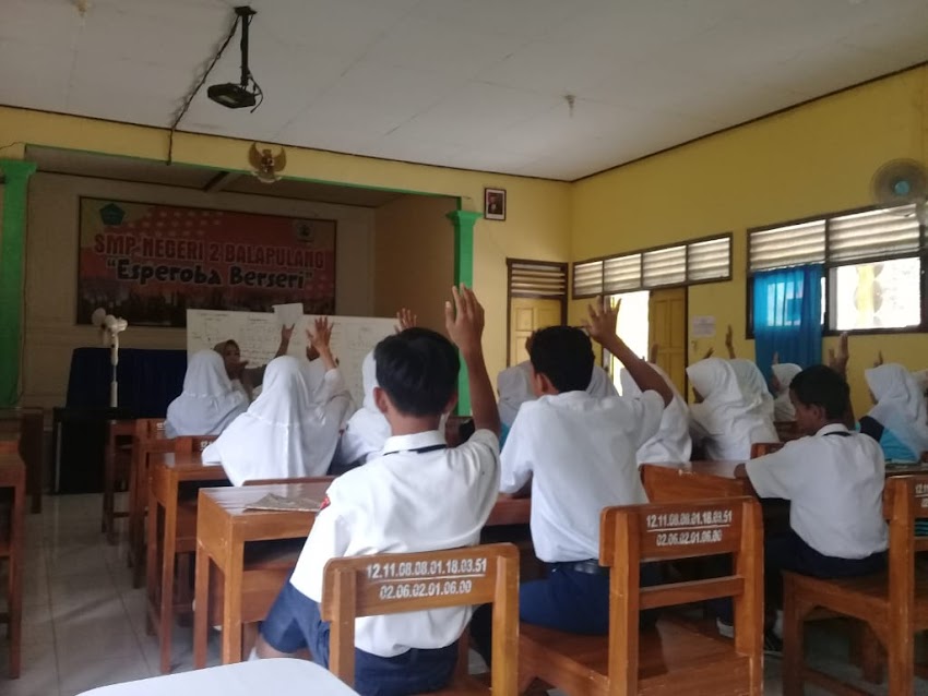 PEMBERIAN MOTIVASI KEPADA KELAS IX OLEH IBU KEPALA SEKOLAH