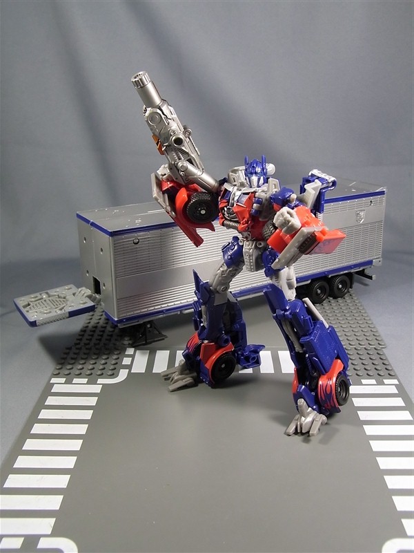 transformers dark of the moon optimus prime trailer. of the Moon Optimus Prime