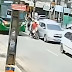 MOTOCICLISTA CAI DEBAIXO DE ÔNIBUS EM AVENIDA MOVIMENTADA DE PERNAMBUCO