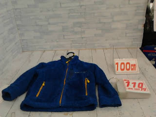 中古品　子供服　１００ｃｍ　ブルー　ジップアップパーカー　１１０円