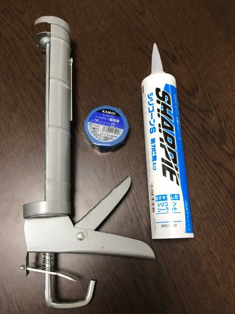 Diyキッチンのシンク 流し台 と天板の隙間をコーキングで補修 よっちことサン太