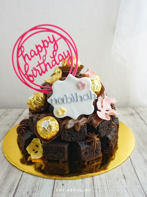 Brownies decoration, brownies tower, brownies hiasan, birthday brownies, wedding brownies, brownies hantaran, hias brownies