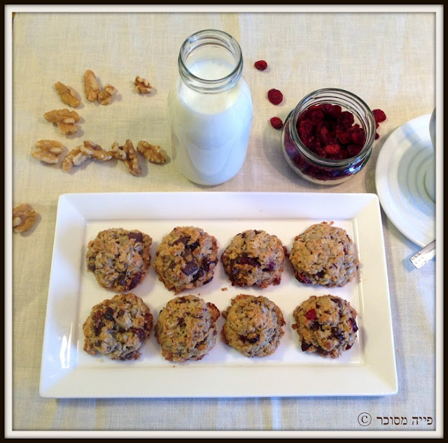 http://food.eatrelaxenjoy.com/2015/02/quick-oats-dried-fruit-cookies.html