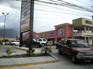 new strip mall in La Ceiba, Honduras