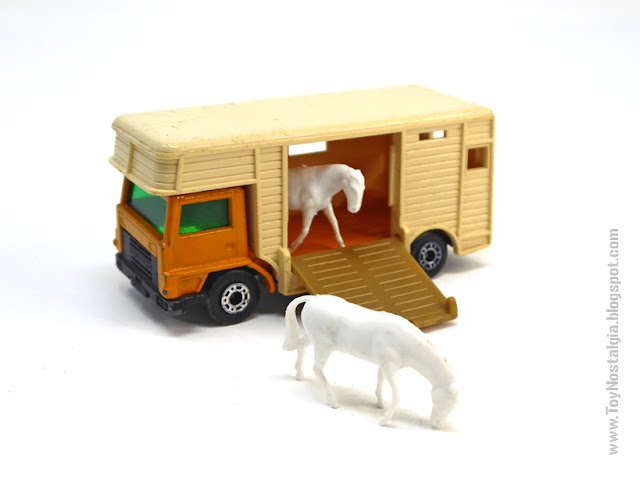 MATCHBOX SUPERFAST - Bedford HORSEBOX - No. 40  Made in England - 1977 (Lesney England)