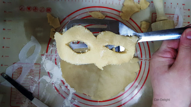 transffering the cookie to the pan